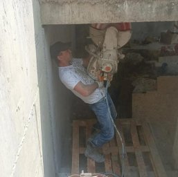 Алмазный мастер выполняет резку и бурение бетона в Сочи и Краснодарском крае